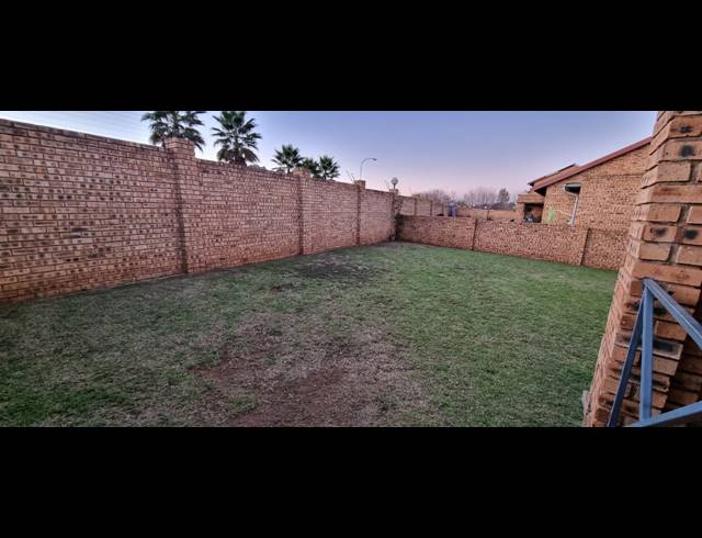2 BEDROOM TOWNHOUSE FOR SALE IN KOOKRUS